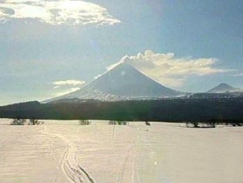 Крупнейший вулкан Евразии: очередное извержение происходило в марте 2007 года (5 фото)