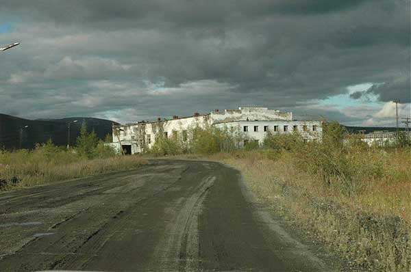 Мертвый город Кадыкчан (50 фото)