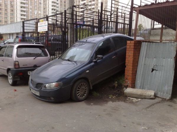 Парковка по-московски (4 фото)