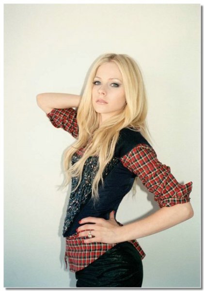 Avril Lavigne в журнале Nylon (15 фотографий)