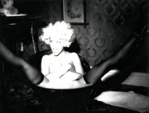 Christina Aguilera в черно-белом (24 фото)