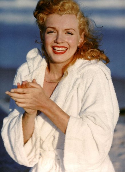 Marilyn Monroe    1946  (12 )