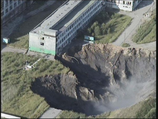 Обвал грунта в Березинках (11 фото)