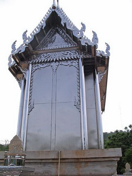 Храм из нержавейки в Тайланде (8 фото)