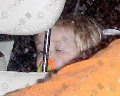 Бритни Спирс бросила детей ради люстры (7 фото)