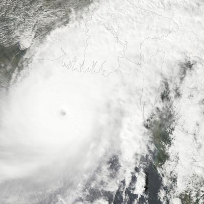 Мощный ураган обрушился на Бангладеш
