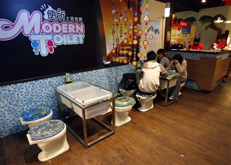 Туалетный ресторанчик в Тайване (5 фото)