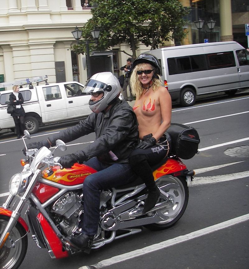 Эротический парад "Boobs On Bikes 2007", НЮ (50 фото) .