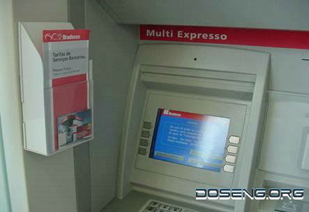 Будьте бдительны, пользуясь банкоматами (4 фото)