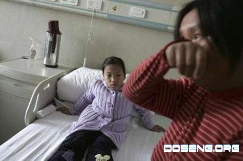 В Китае прооперировали трехрукую девочку (7 фото)