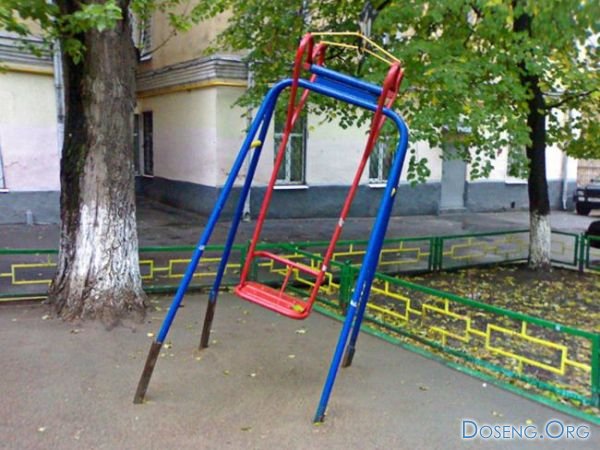 Ужасы детских площадок (30 фото)
