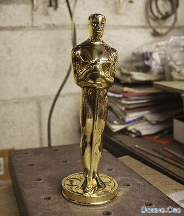Оскар 23. Оскар изготовление. Кинонаграды статуэтки. Оскар статуэтка фото.