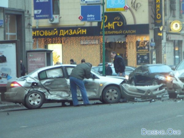 Причина вчерашней пробки на Тверской (4 фото)