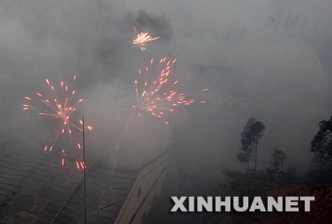 В Китае взорвался самый большой склад петард (7 фото)