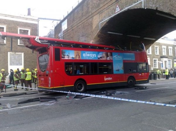 Авария в Лондоне (4 фото)