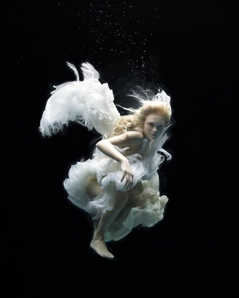 Zena Holloway (26 )