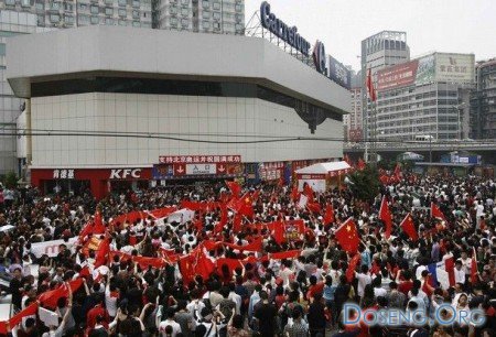 Антифранцузские демонстрации в Китае (7 Фото)