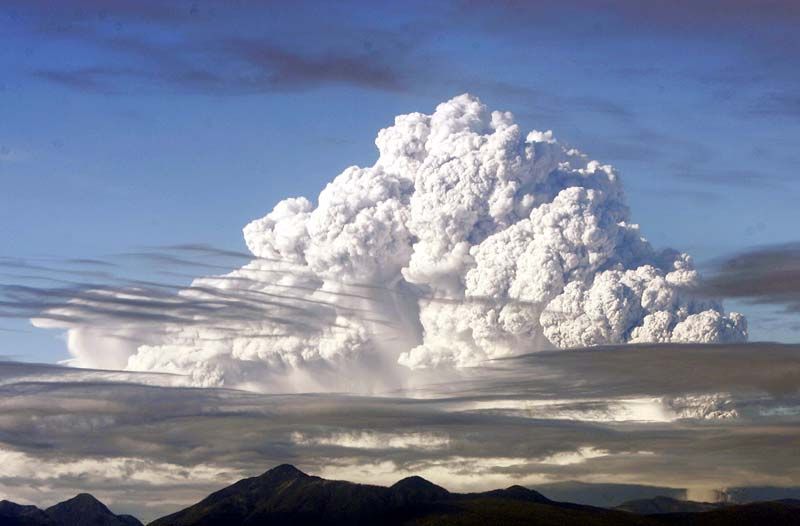 Огромный виднеться. Вулкан Чайтен извержение 2008. Вулкан Чайтен фото. Чайтен Чили. Город Чайтен Чили.