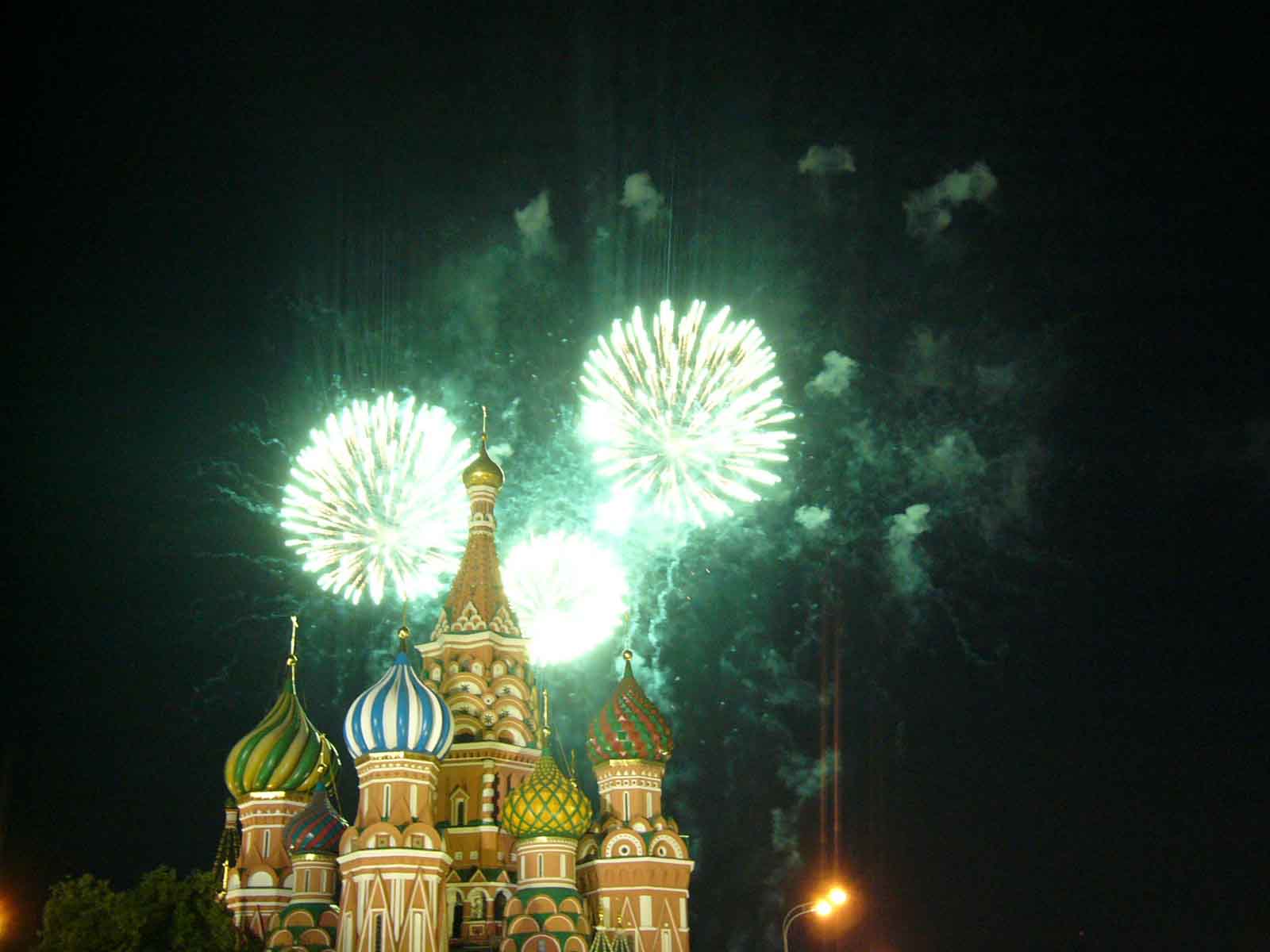 В Москве прогремел праздничный салют