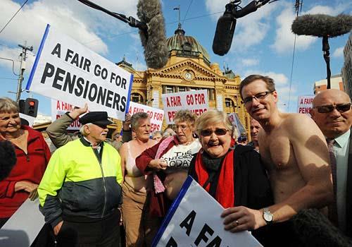 Обнаженный протест пенсионеров