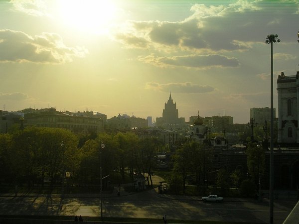 Москва (фоткала сама, не судите строго-конец апреля, начало мая) =)