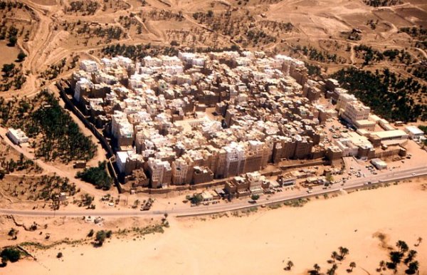 Древнейшие небоскребы города Шибама-Йемен (19 фото)