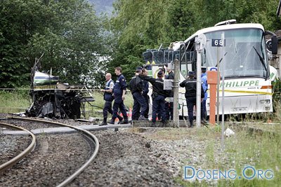 Во Франции поезд протаранил автобус: погибли 7 детей
