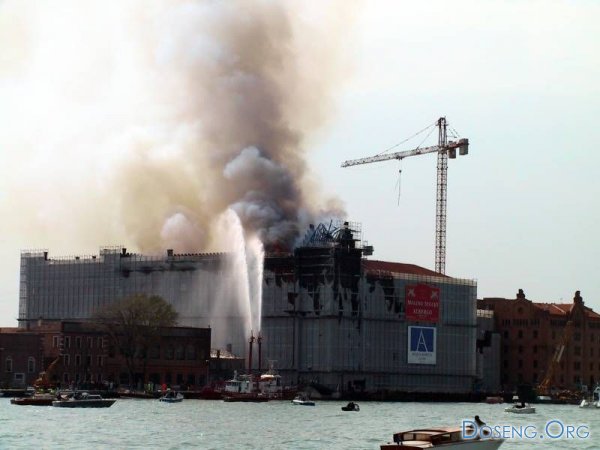 Как тушат пожары в Венеции (7 фото)