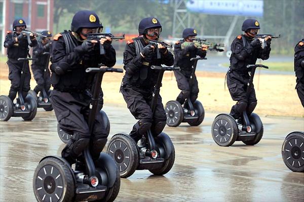 Армия и полиция Китая проводят учения «антитеррор»