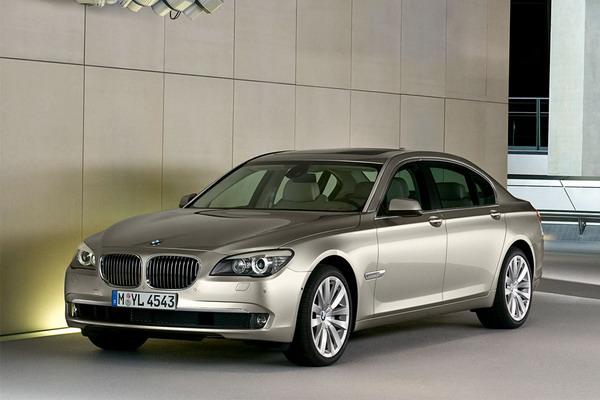      BMW 7- 