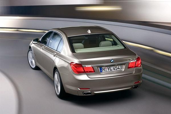      BMW 7- 