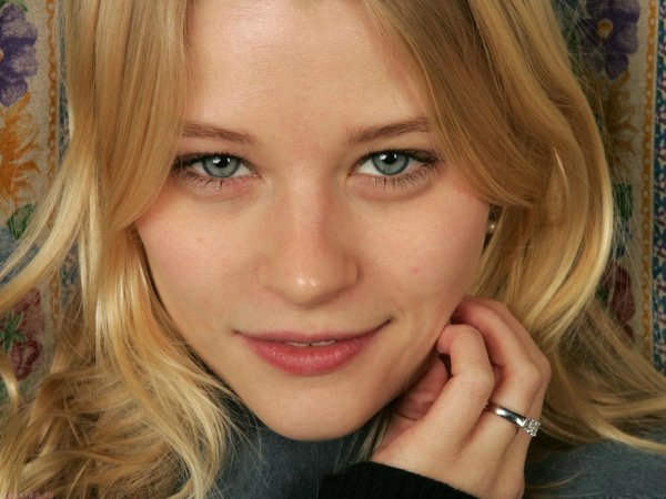 Emilie De Ravin