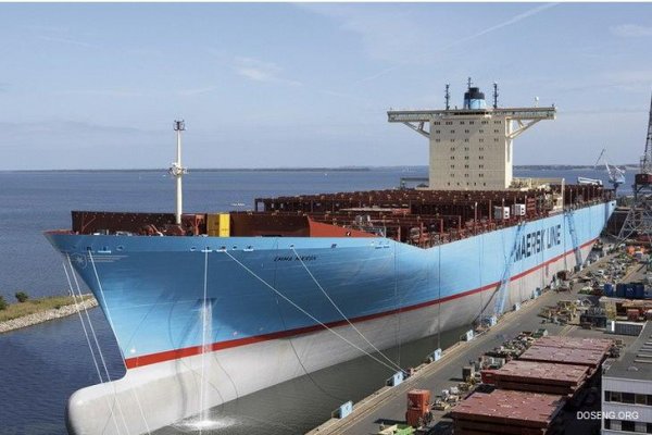 Самое большое грузовое судно в мире (7 фото)
