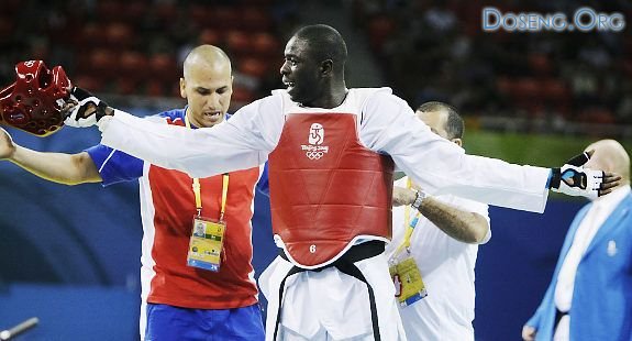 Скандал на Олимпиаде: Спортсмен избил судью!!!