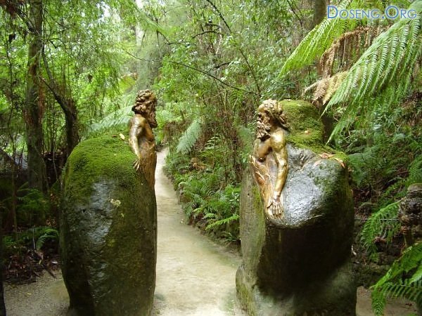 Лесные статуи