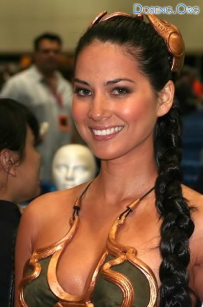     (Olivia Munn)    