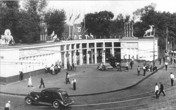 В Московском зоопарке 1920-50-х (из архива Веры Чаплиной) (49 фото)
