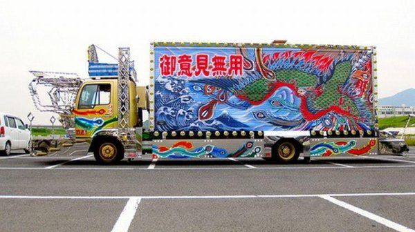 Тюнингованные японские грузовики (10 фото)