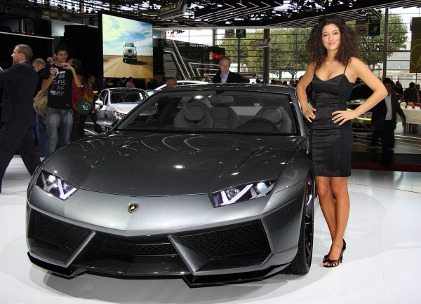 Lamborghini Estoque Concept на Автосалоне в Париже