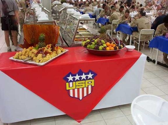 Чем кормят американских солдат в Ираке (23 фото)