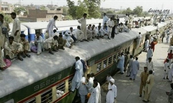 Железнодорожный рейс из Пакистана (10 фото)
