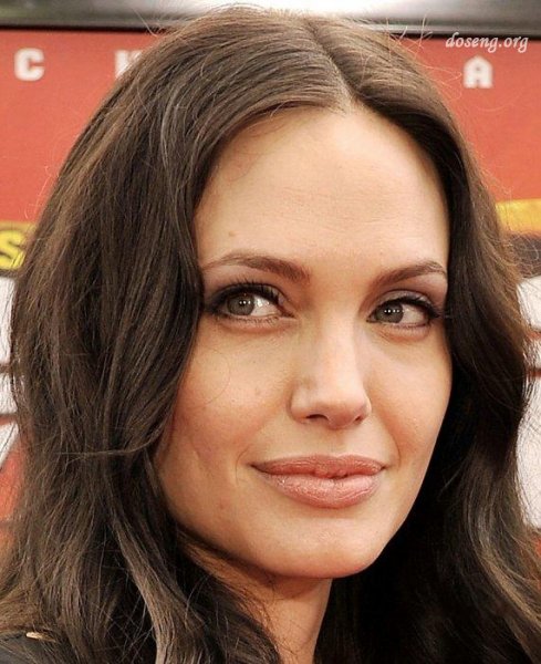 Angelina Jolie (9 )