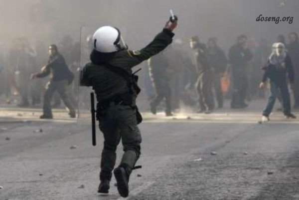 Участники беспорядков в Греции подожгли 16 банков и 20 магазинов