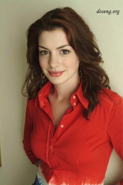  Anne Hathaway /  
