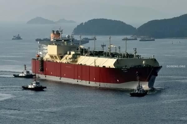 LNG Mozah - крупнейший танкер (4 фото)