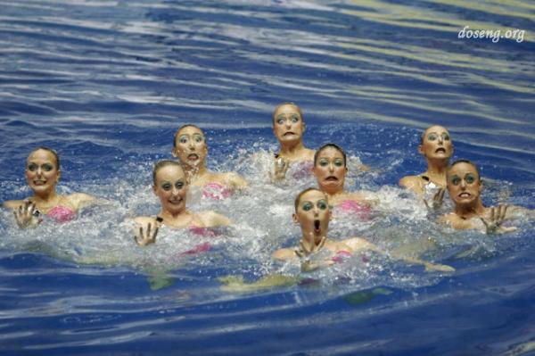 Девушки из олимпийской сборной по синхронному плаванью
