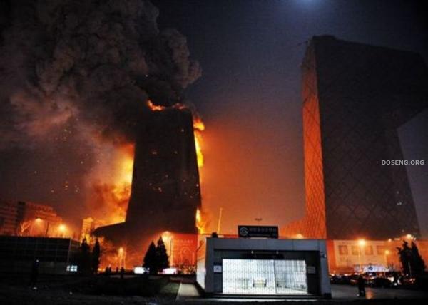 В Пекине спалили элитную гостиницу (21 фото)