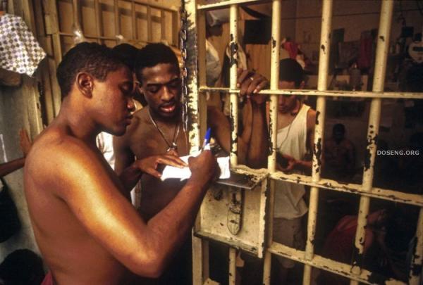 Тюрьма в Бразилии (23 фото)