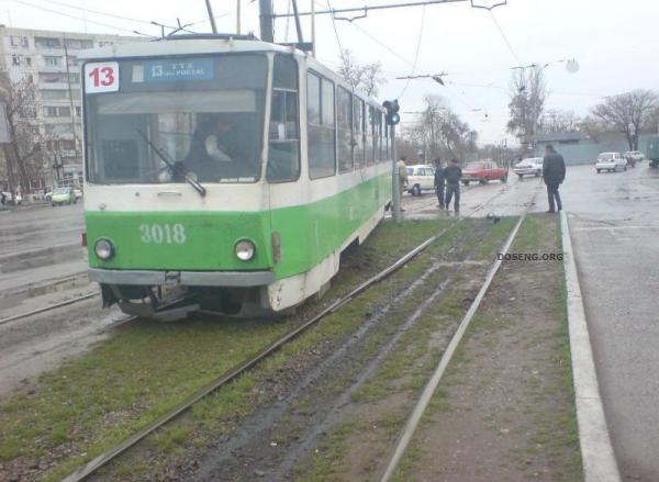 Ташкентским трамваям рельсы не нужны (3 фото)
