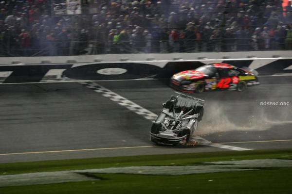 Аварии на гонках NASCAR (35 фото)